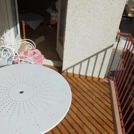 Luminoso Con Vista Al Mar, Balcon, Aparcamiento, Aire Acondicionado Y Cocina Equipada En - Es-204-10 * רוזס